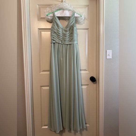 Sage green formal dress - Picture 3 of 12